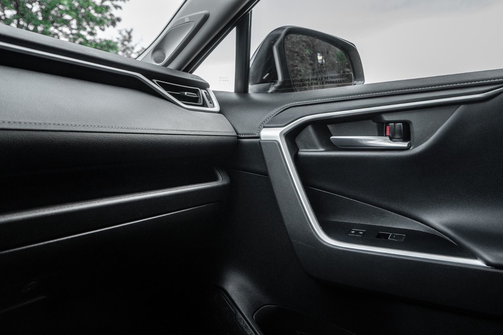 2022 Toyota RAV4 Limited-17