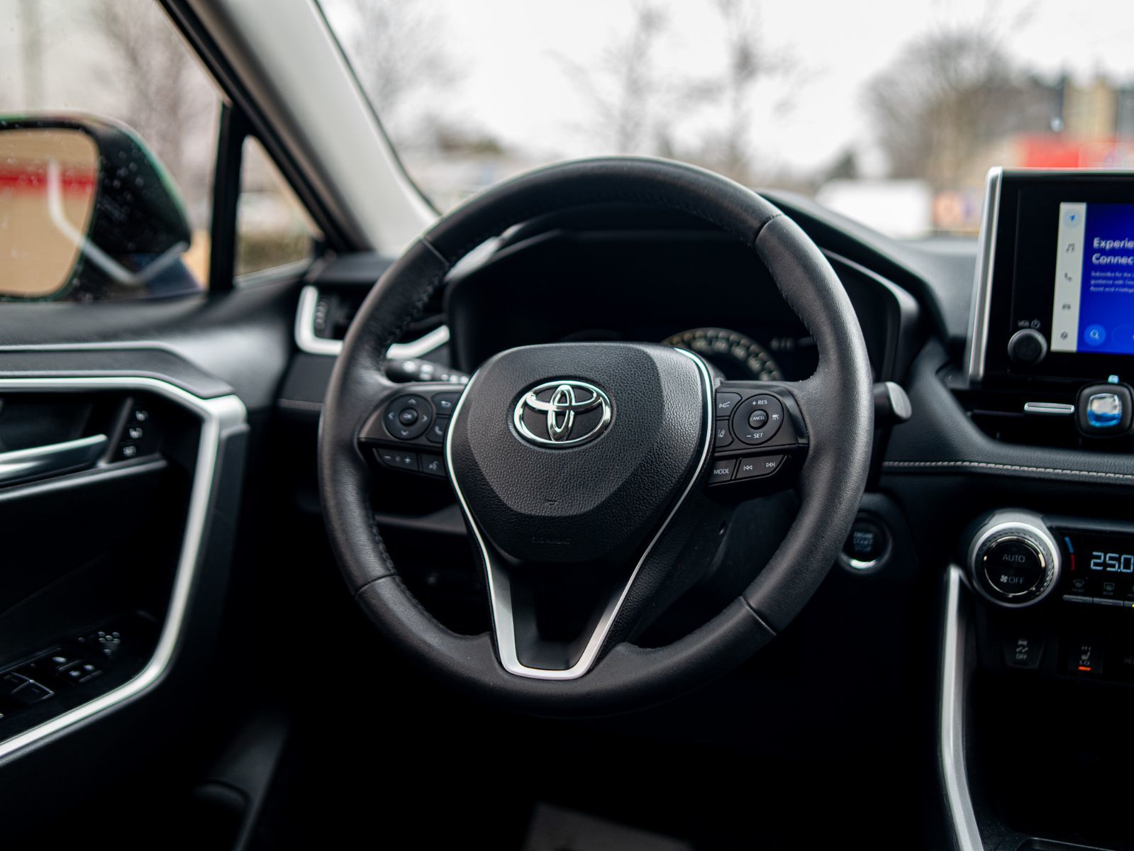 2024 Toyota RAV4 XLE PREMIUM AWD-8