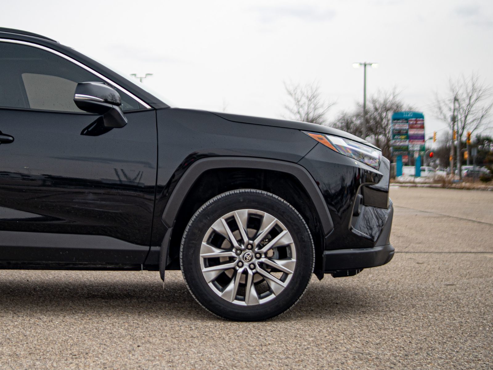 2024 Toyota RAV4 XLE PREMIUM AWD-4