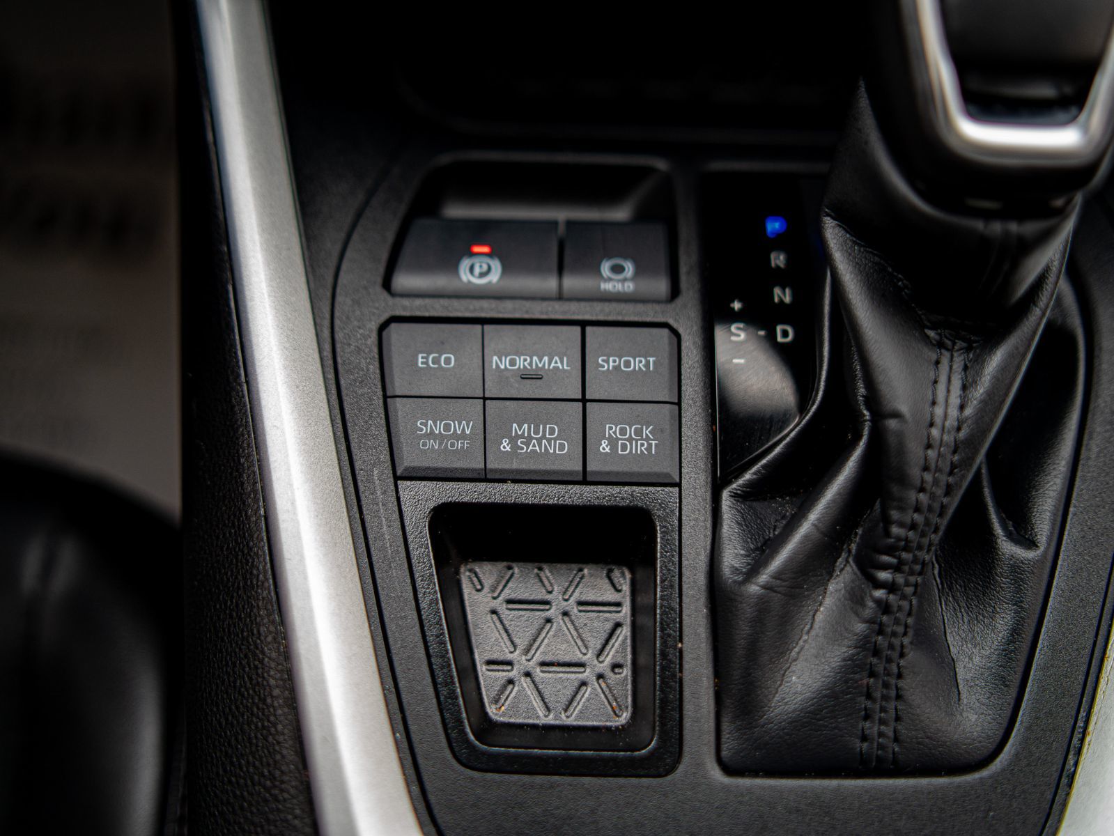 2024 Toyota RAV4 XLE PREMIUM AWD-17