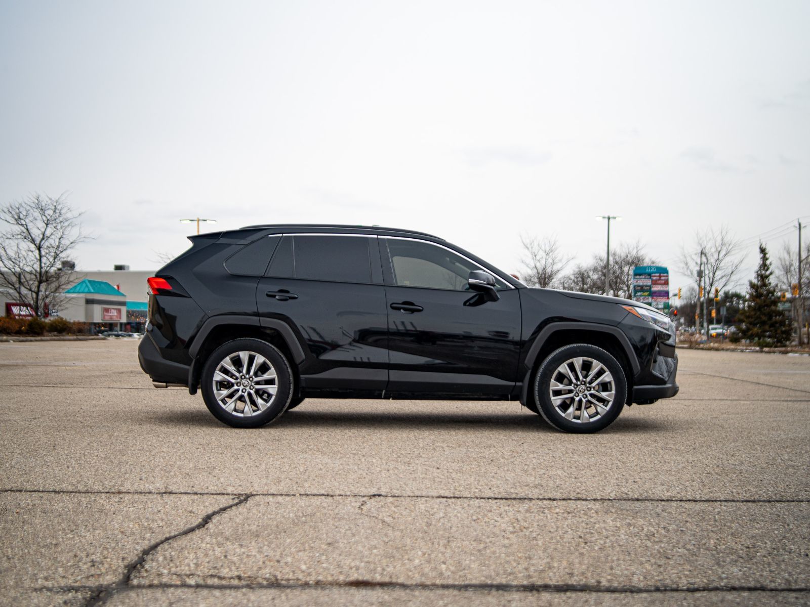 2024 Toyota RAV4 XLE PREMIUM AWD-3