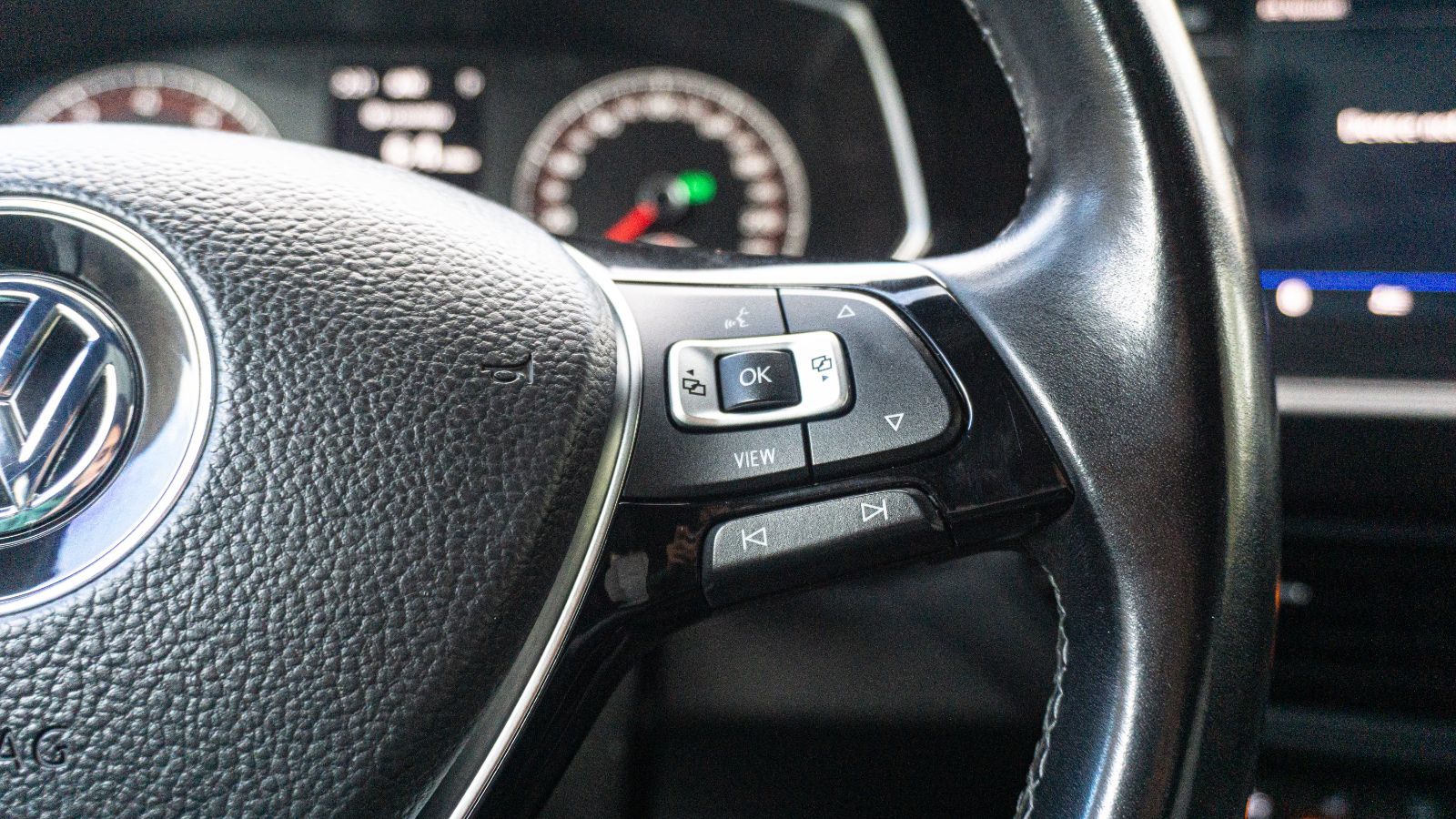 2019 Volkswagen Jetta Highline R-LINE-9