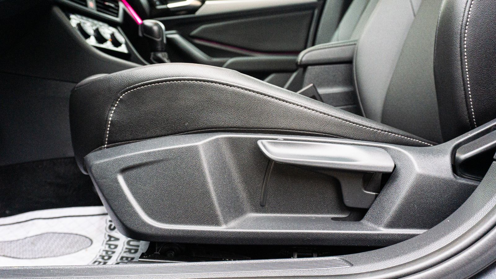 2021 Volkswagen Jetta Highline R-LINE-21