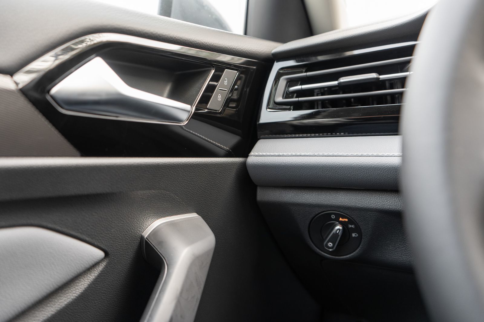 2025 Volkswagen Jetta Highline-12