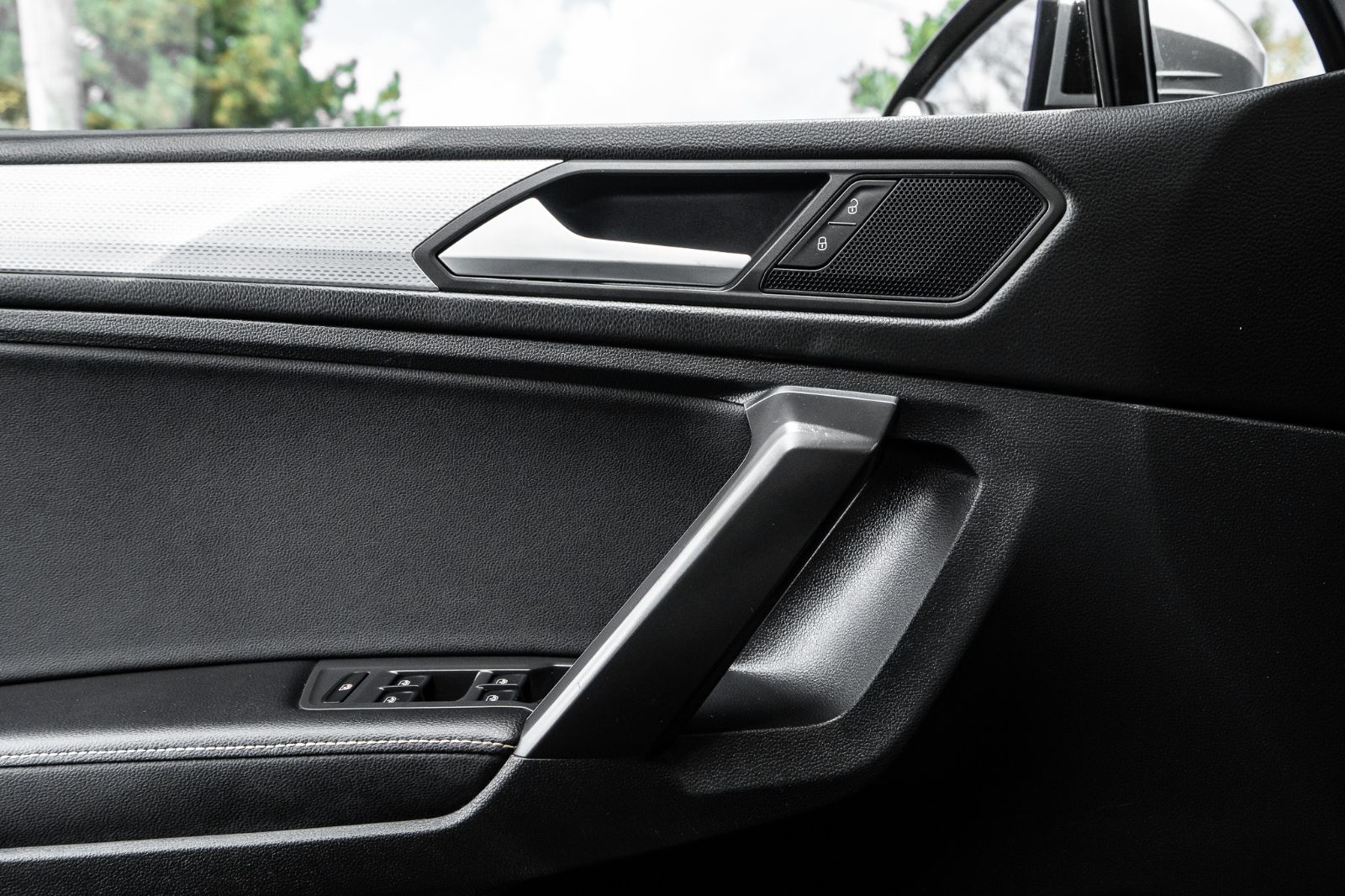 2022 Volkswagen Tiguan Trendline-25