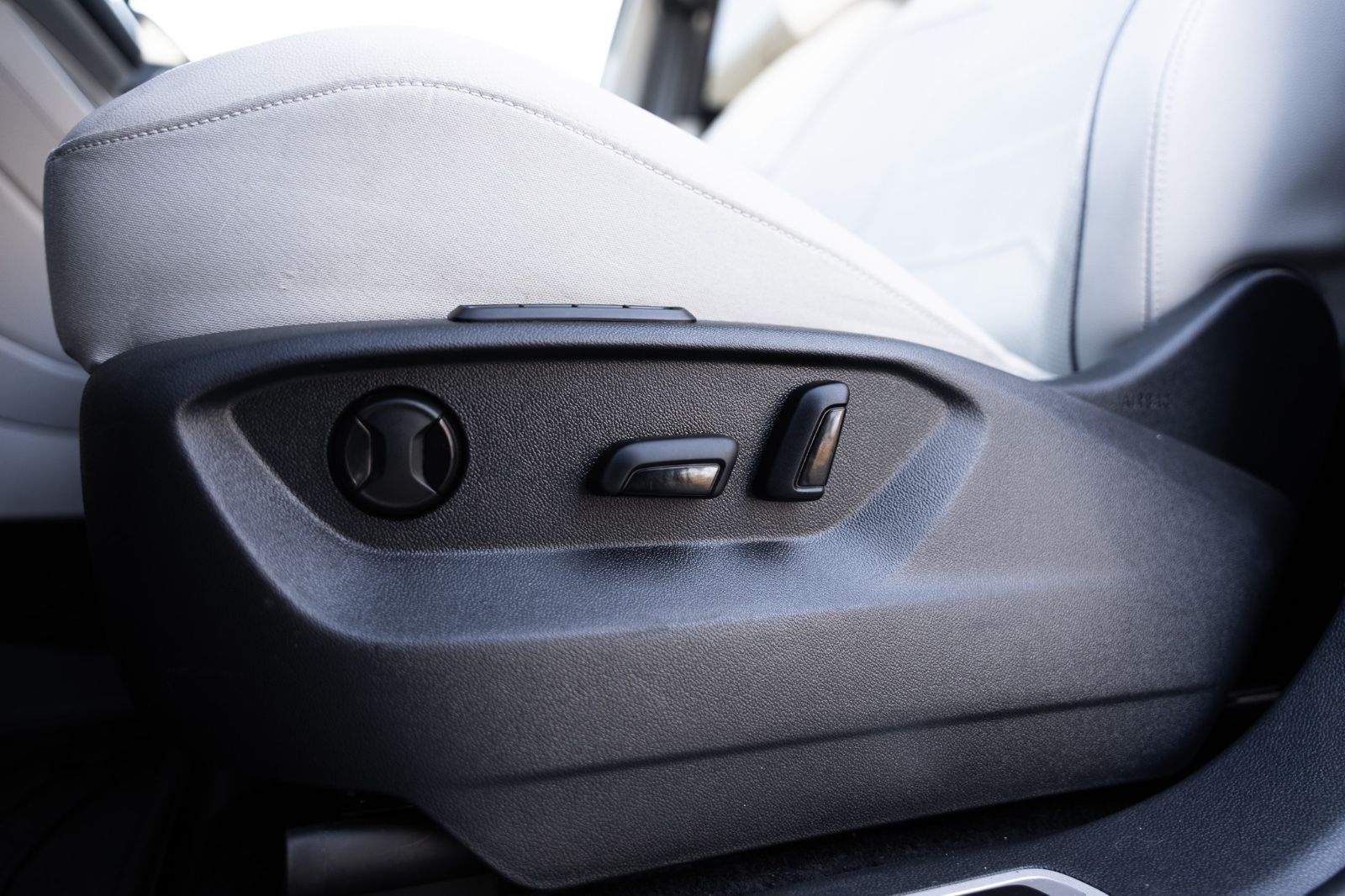 2024 Volkswagen Tiguan Highline R-Line-23