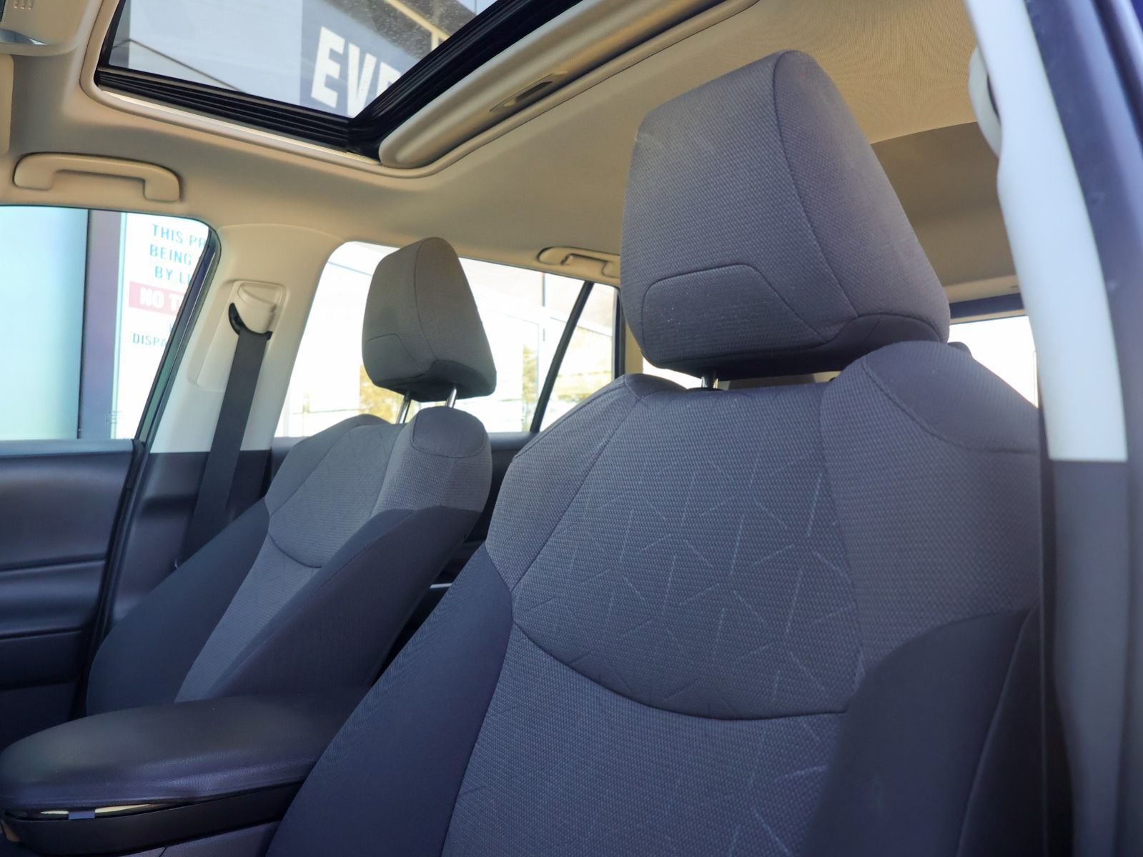 2019 Toyota RAV4 XLE-22