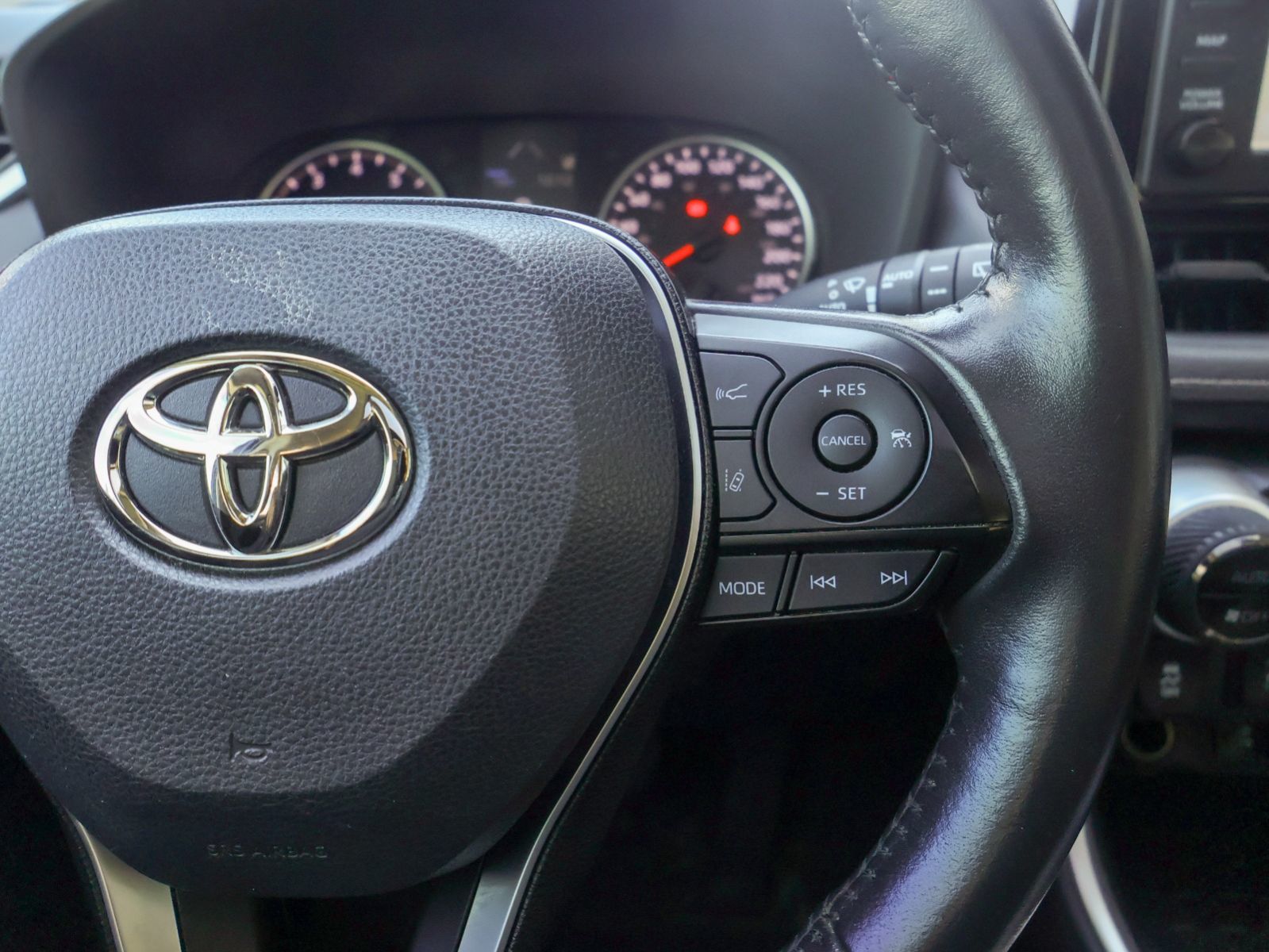 2019 Toyota RAV4 XLE-10