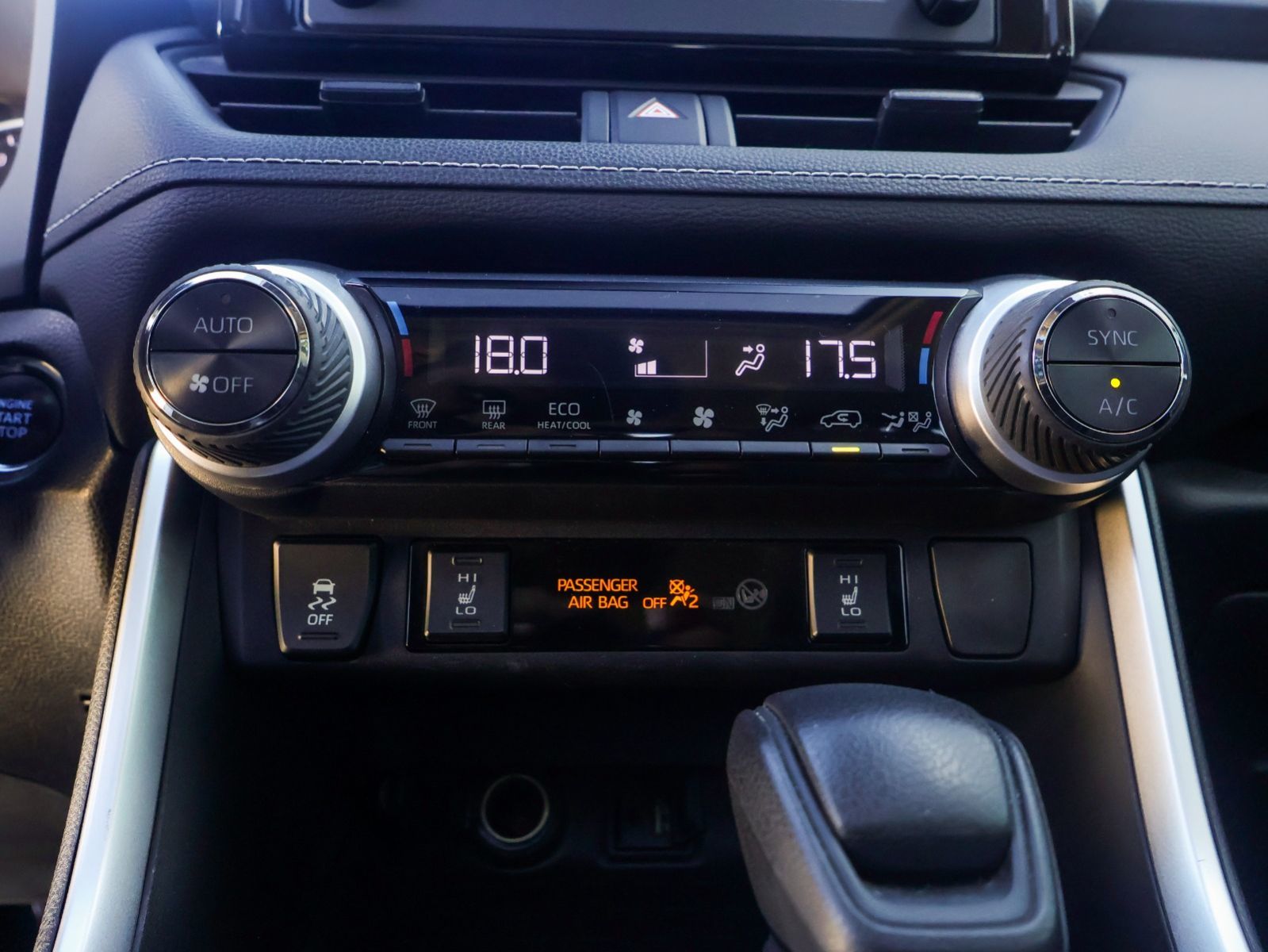 2019 Toyota RAV4 XLE-18