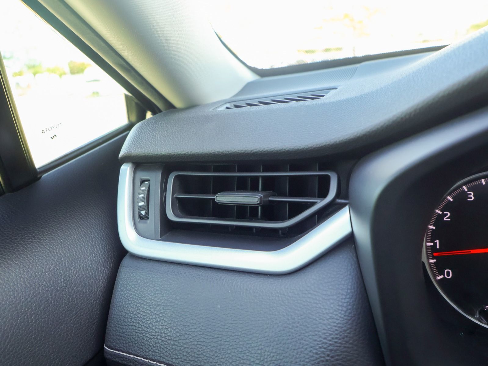 2019 Toyota RAV4 XLE-19