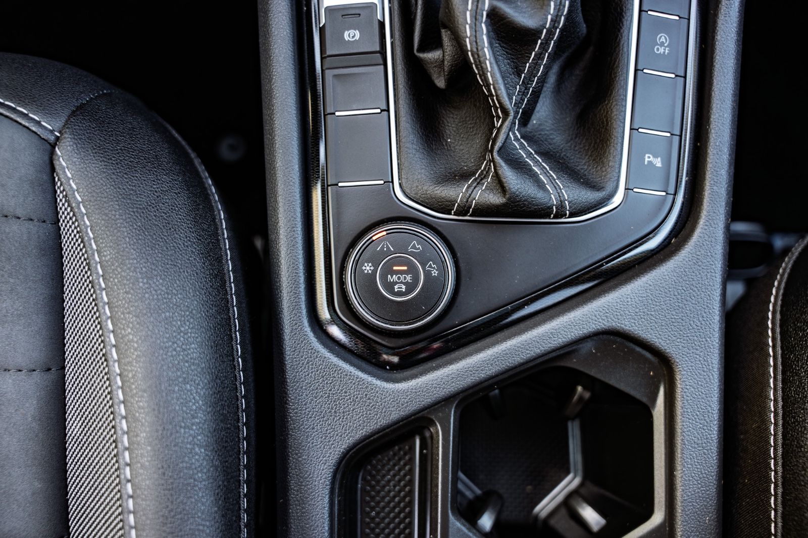 2025 Volkswagen Taos Comfortline Black Edition-12