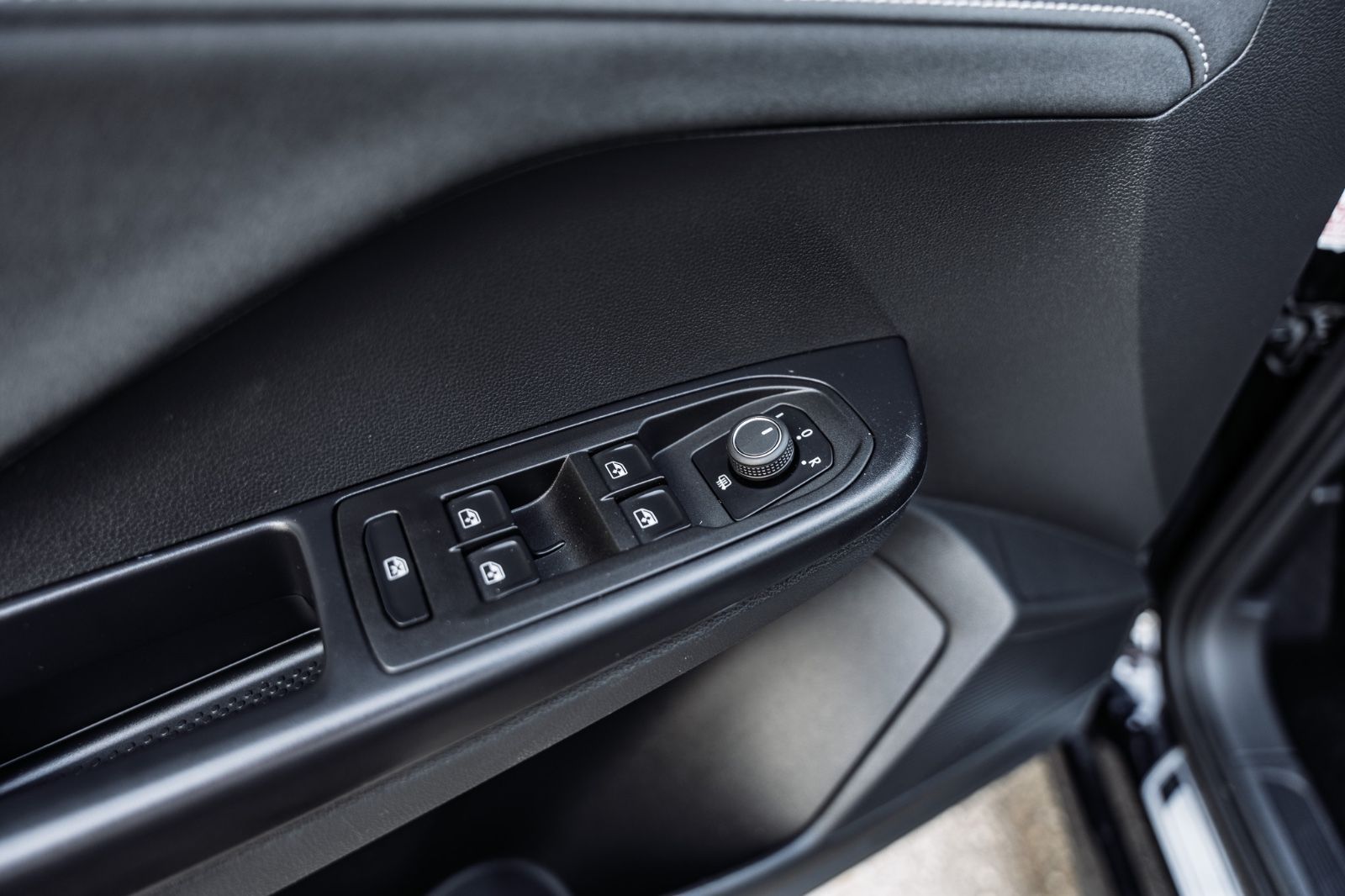 2025 Volkswagen Taos Comfortline Black Edition-24