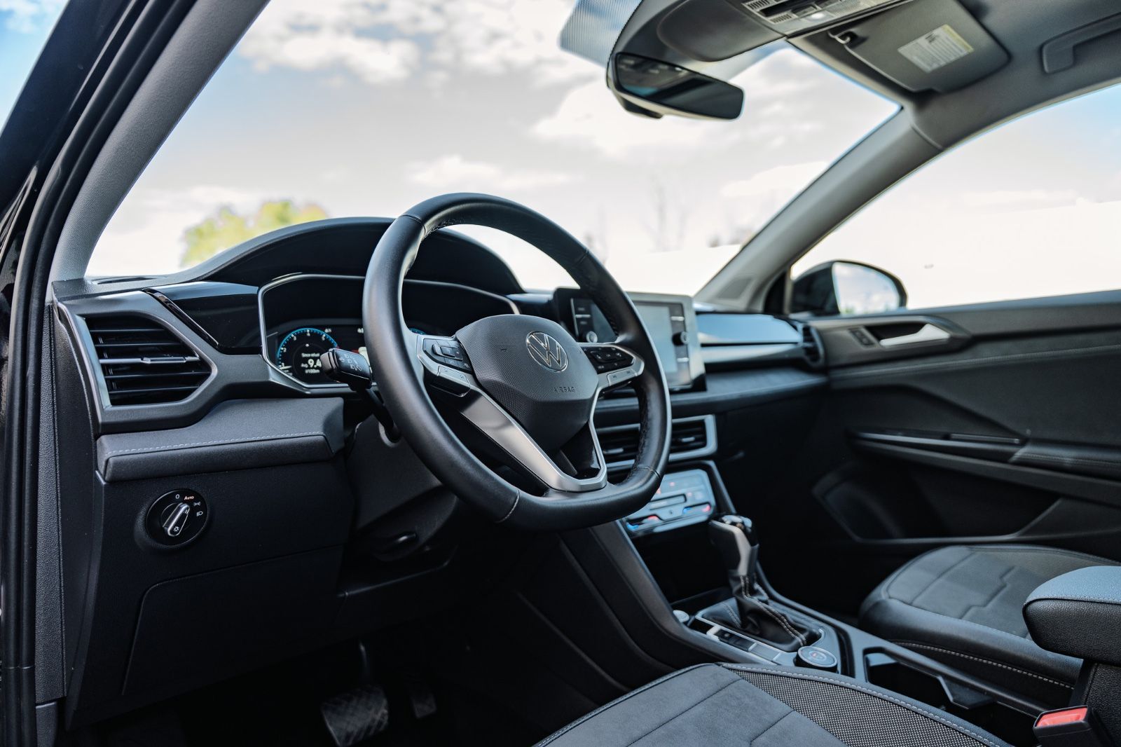 2025 Volkswagen Taos Comfortline Black Edition-25