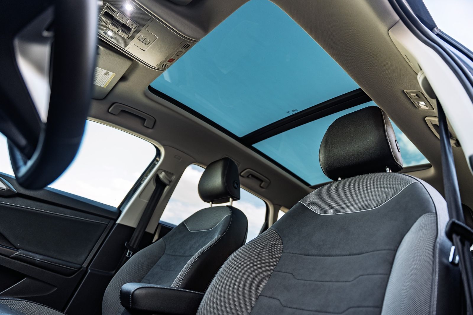 2025 Volkswagen Taos Comfortline Black Edition-22