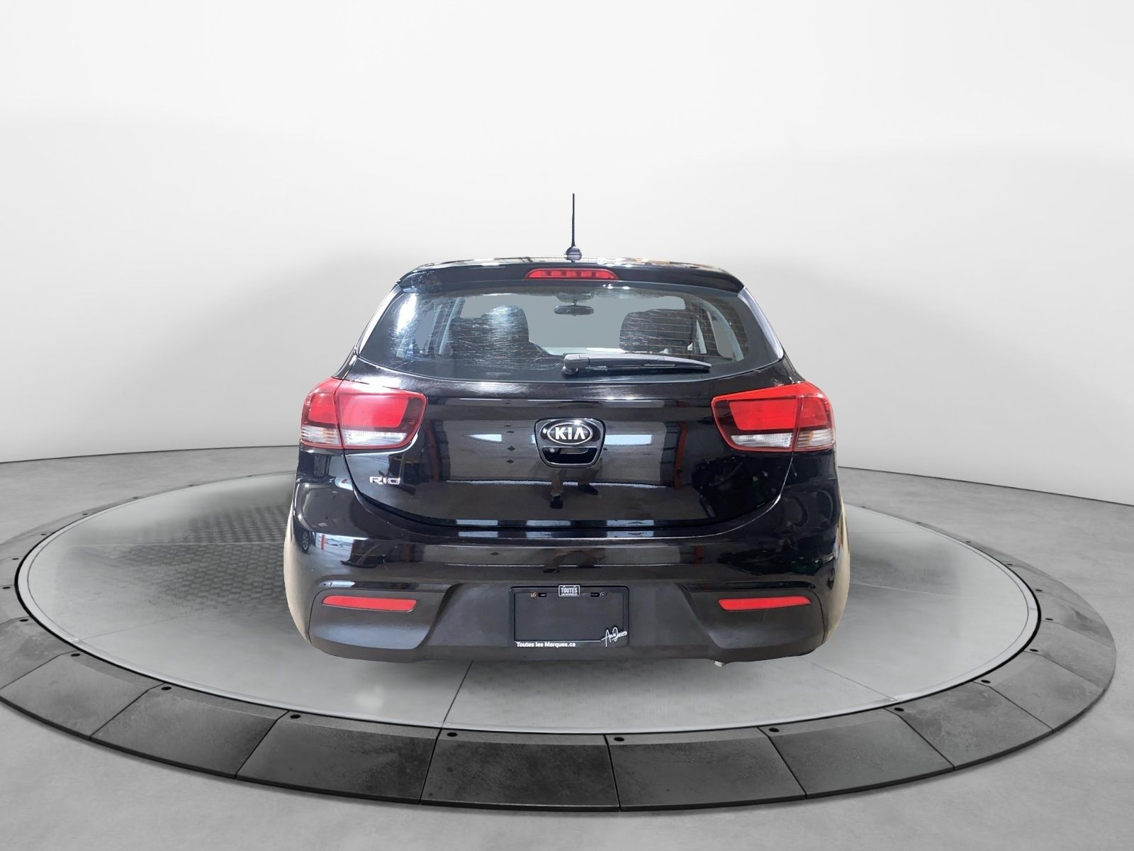 Kia Rio 5-door 2018 — photo 3