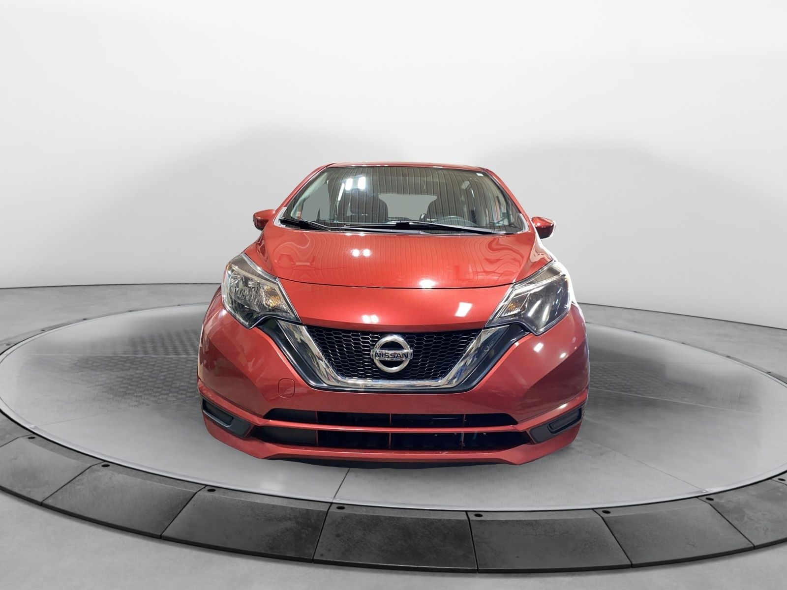 Nissan Versa Note 2018 — photo 2