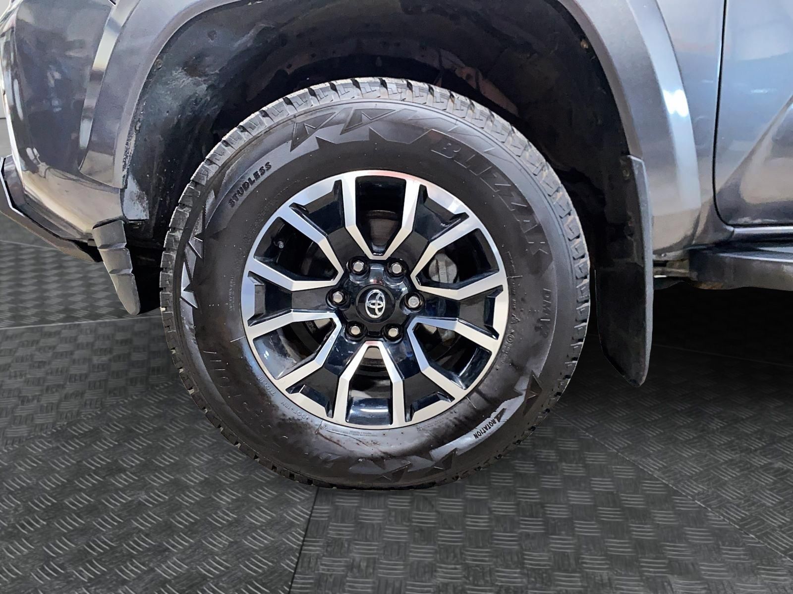 Toyota Tacoma trd 2023 — photo 4