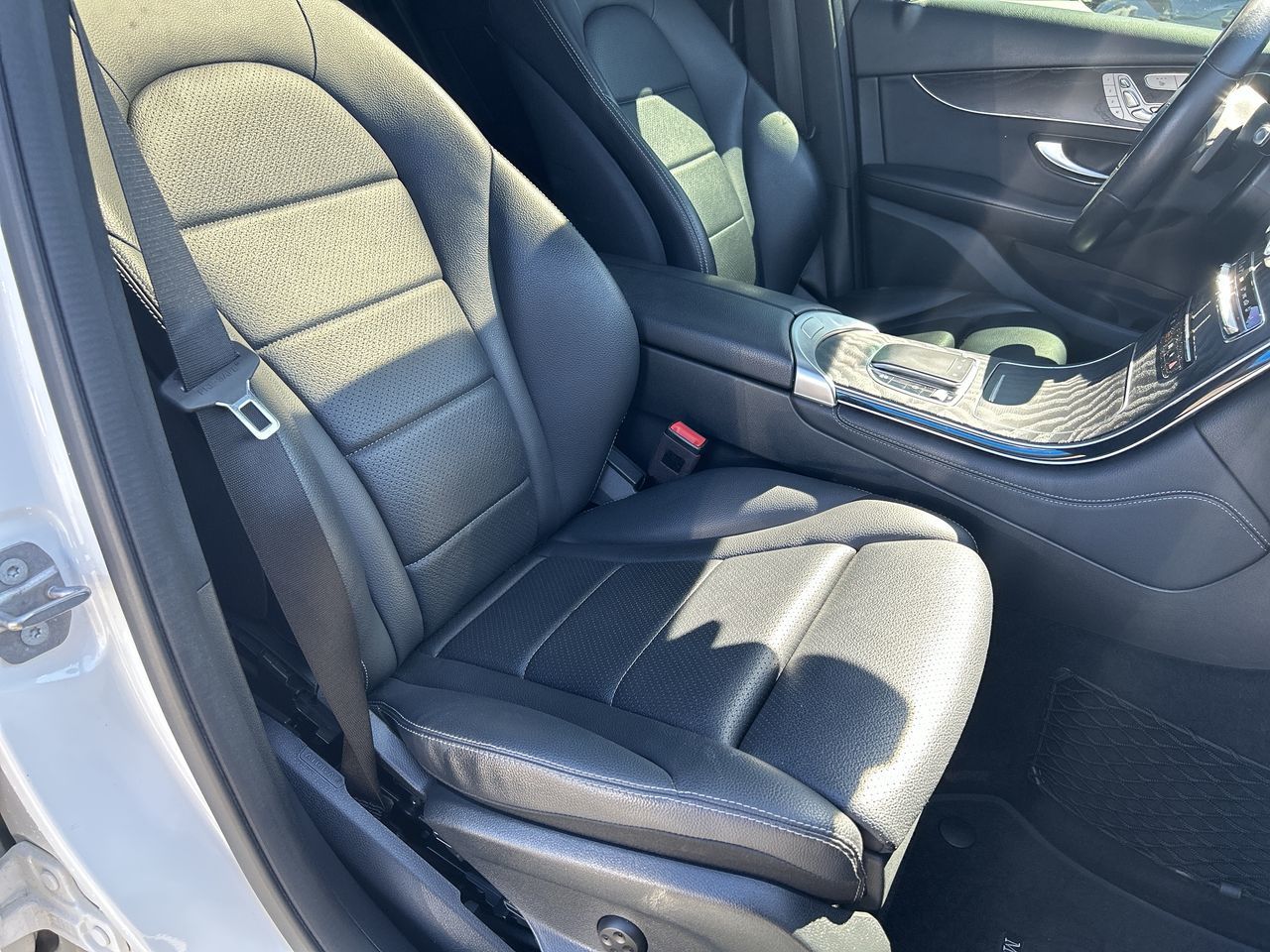 2020 Mercedes-Benz GLC300 in Barrie, Ontario