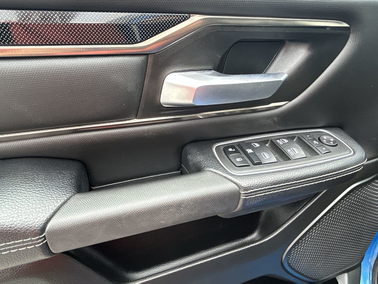 2022 Ram RAM 1500 Crew Cab 4x4 (dt) in Barrie, Ontario