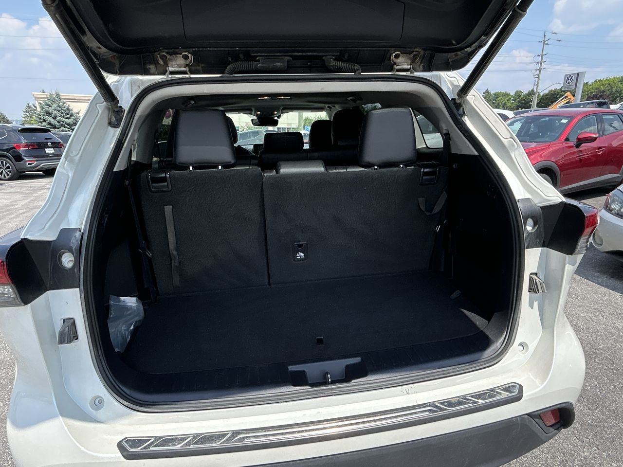 2021 Toyota Highlander hybrid in Barrie, Ontario