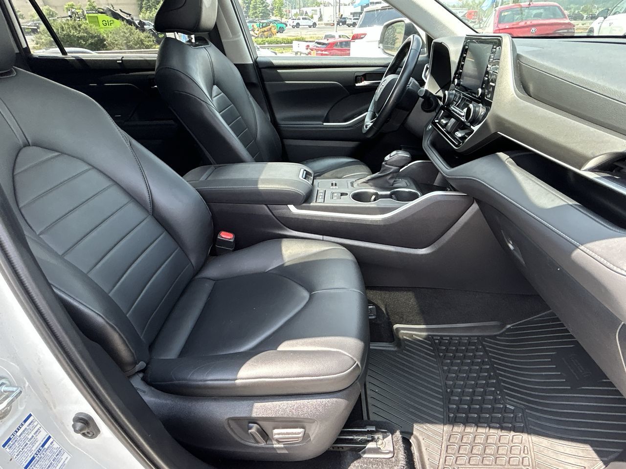 2021 Toyota Highlander hybrid in Barrie, Ontario