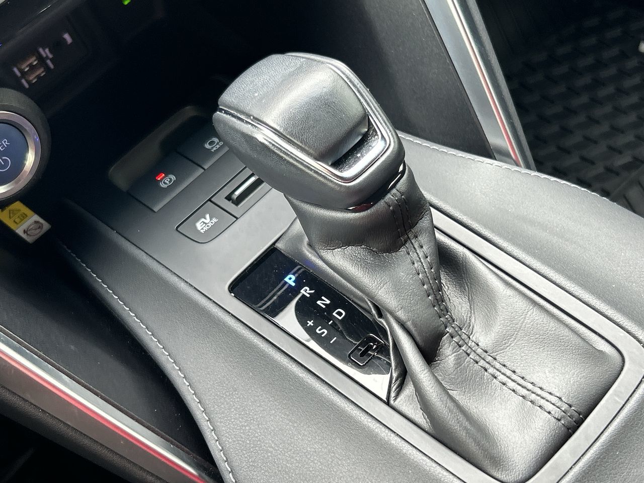 2022 Toyota Venza Hybrid in Barrie, Ontario