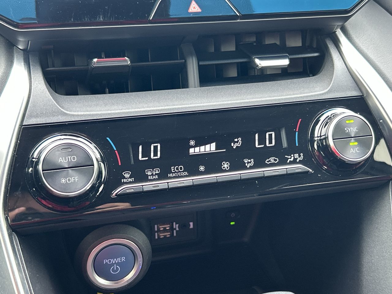 2022 Toyota Venza Hybrid in Barrie, Ontario