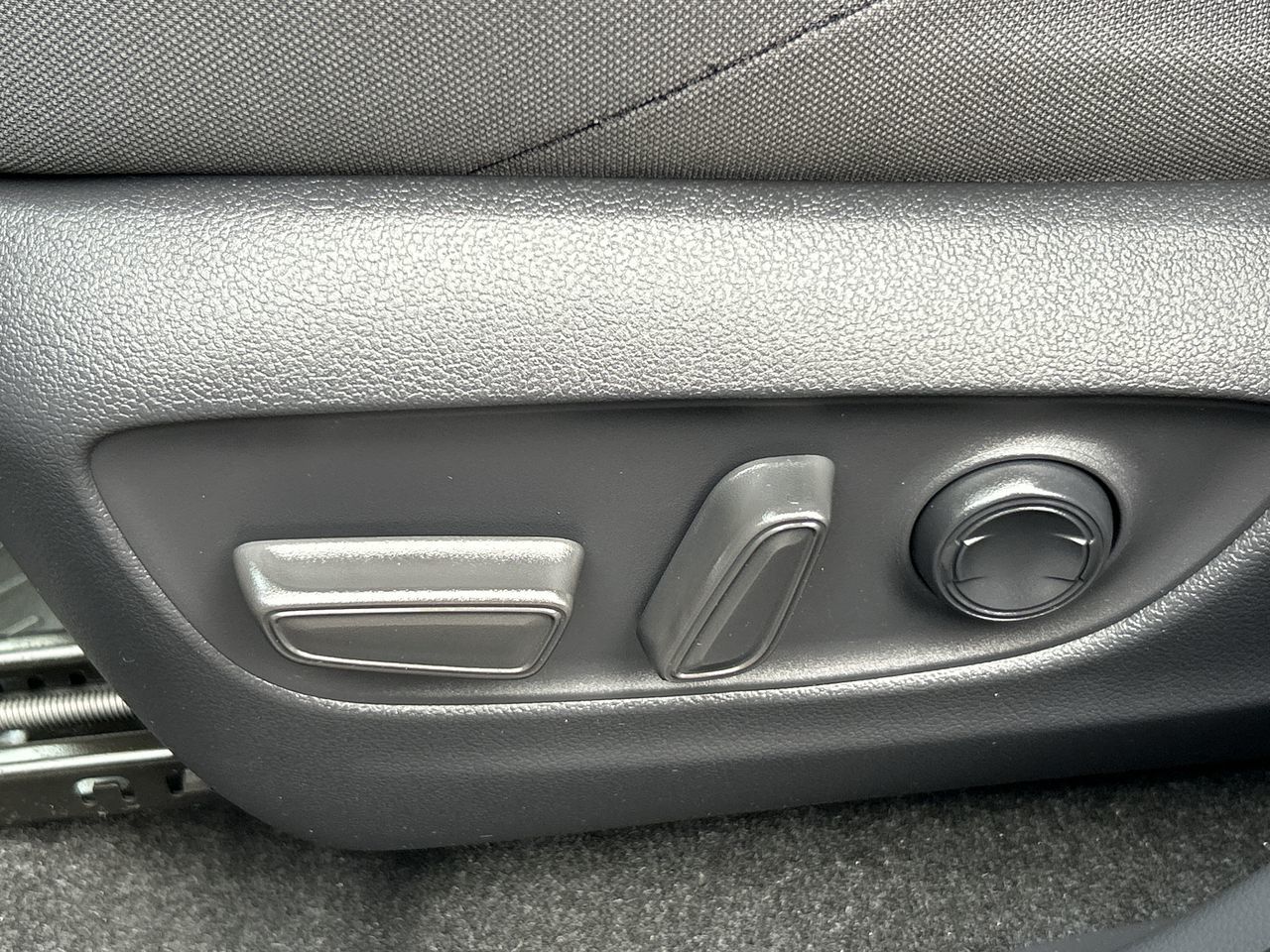 2022 Toyota Venza Hybrid in Barrie, Ontario