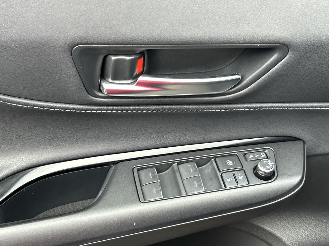 2022 Toyota Venza Hybrid in Barrie, Ontario