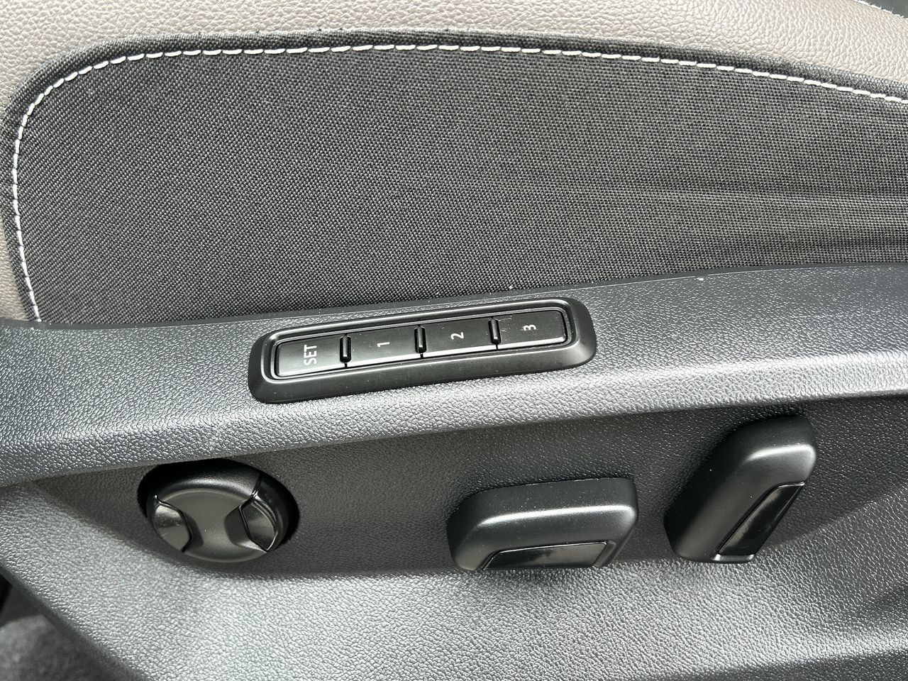 2021 Volkswagen Atlas in Barrie, Ontario