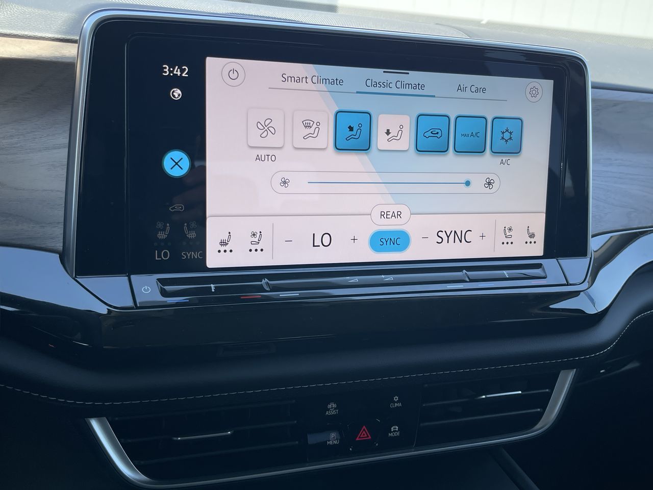 2025 Volkswagen Atlas in Barrie, Ontario