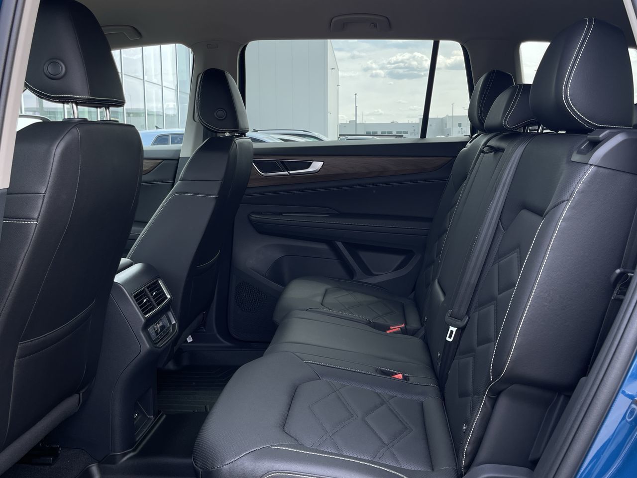 2025 Volkswagen Atlas in Barrie, Ontario