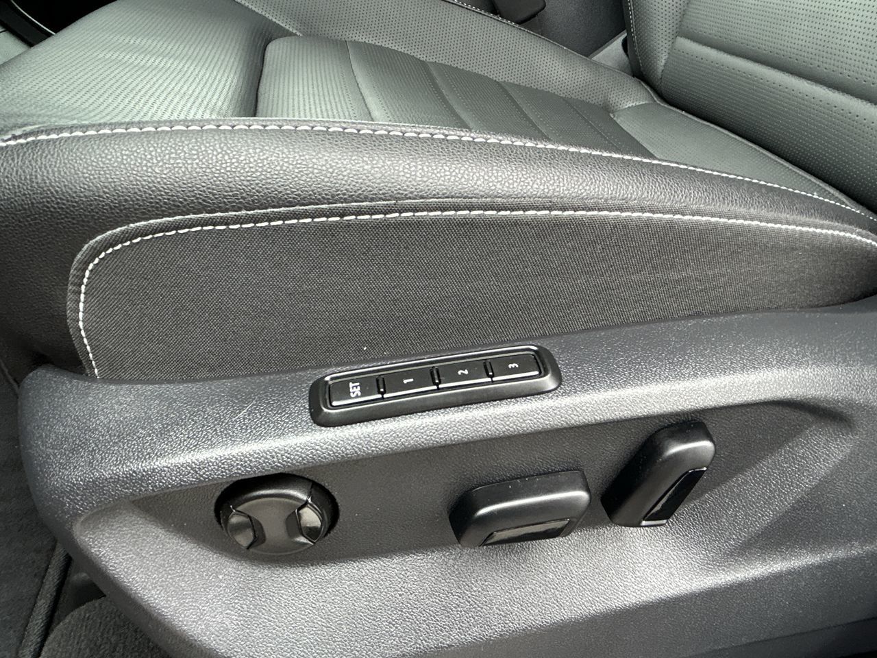 2025 Volkswagen Atlas in Barrie, Ontario