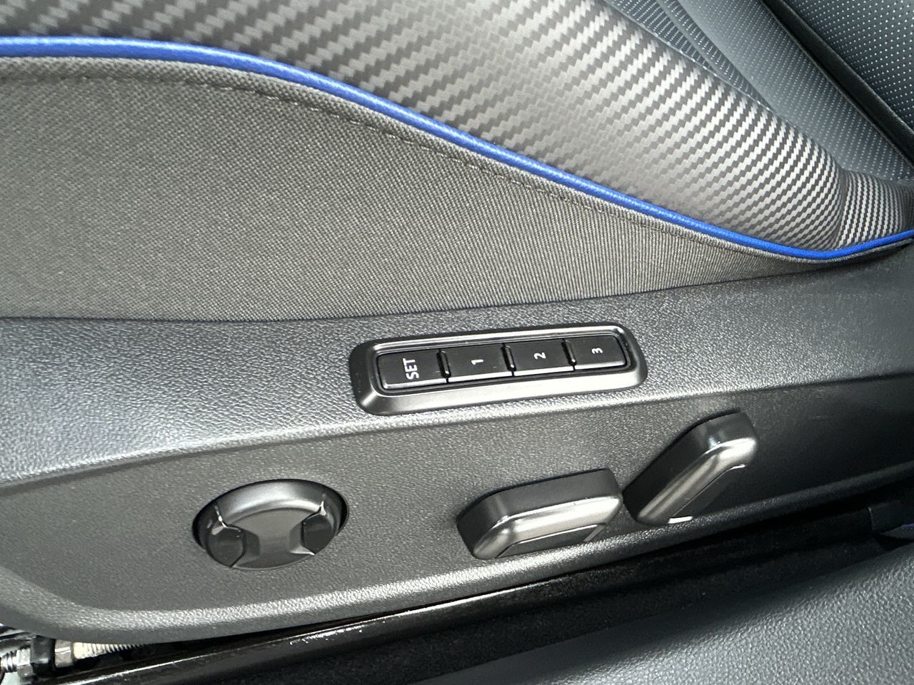 Volkswagen Golf R  2025 à Barrie, Ontario