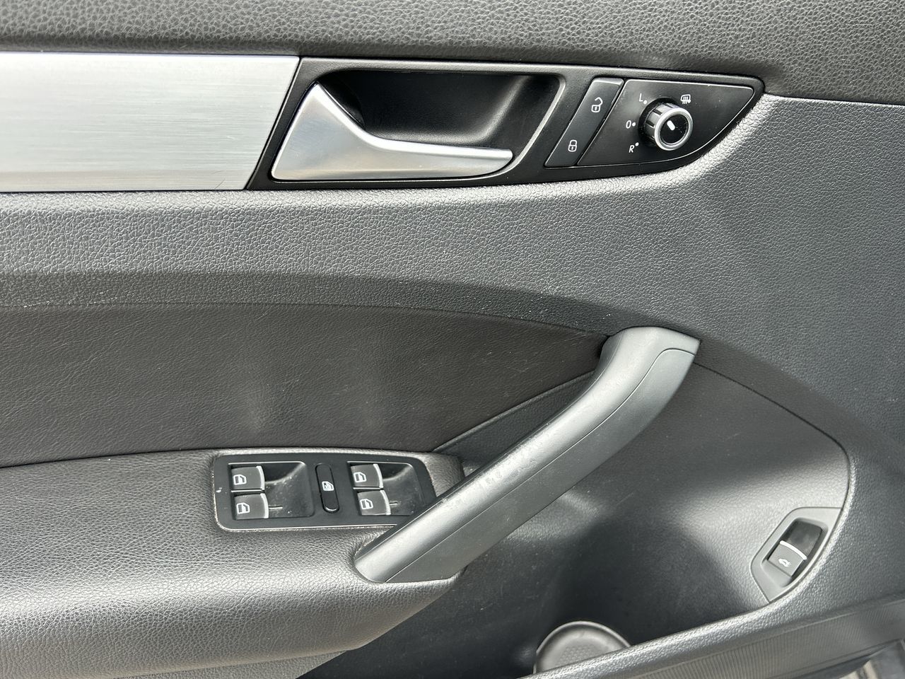 2012 Volkswagen Passat in Barrie, Ontario