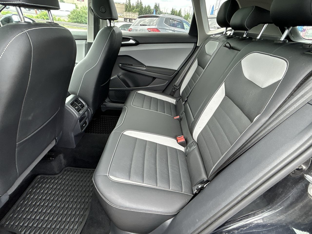 Volkswagen Taos  2022 à Barrie, Ontario