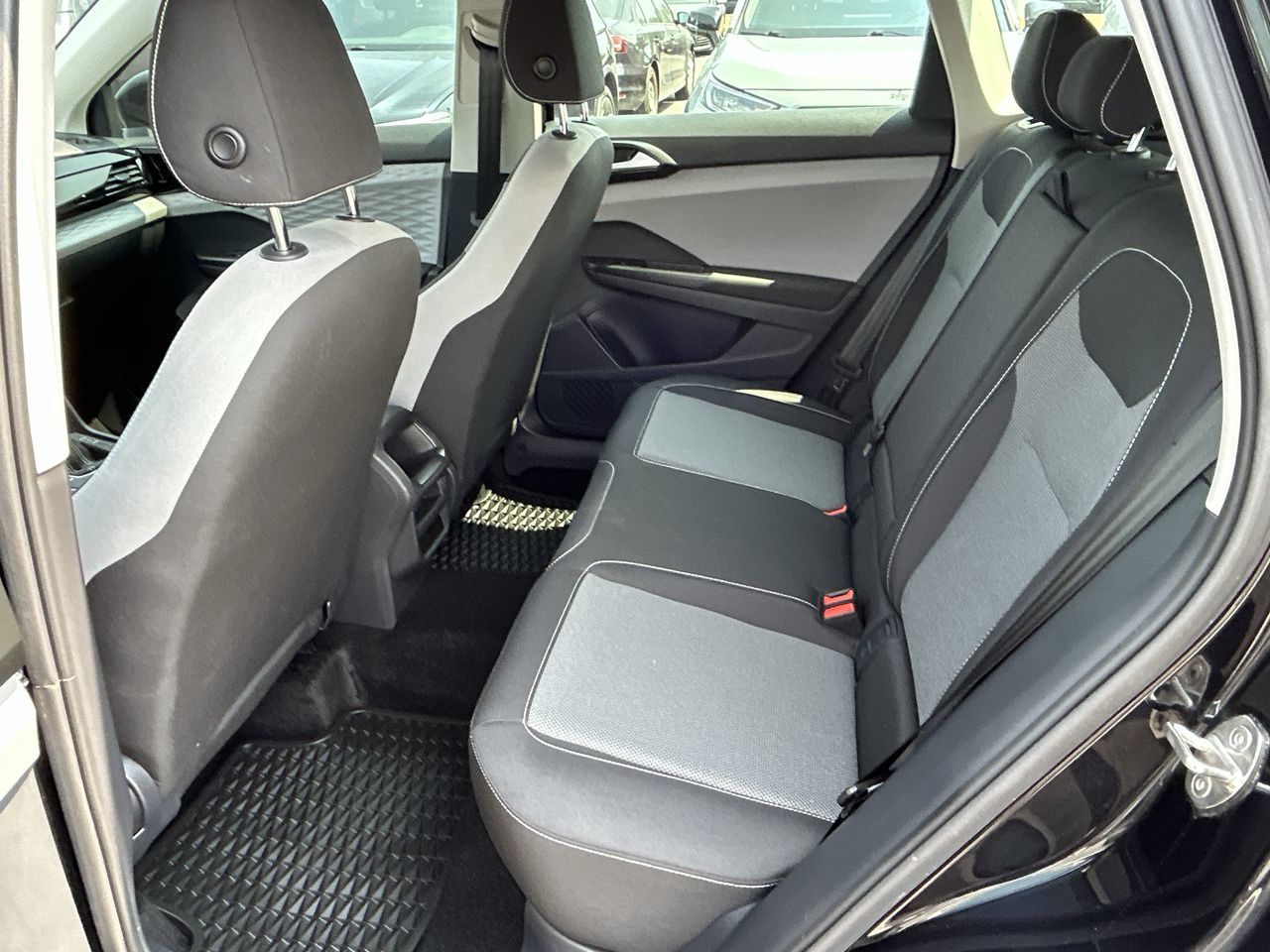 Volkswagen Taos  2023 à Barrie, Ontario