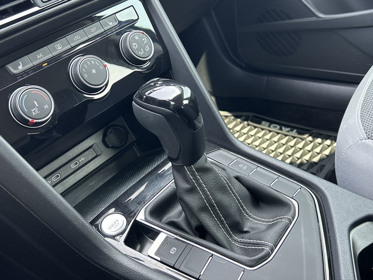 Volkswagen Taos  2023 à Barrie, Ontario