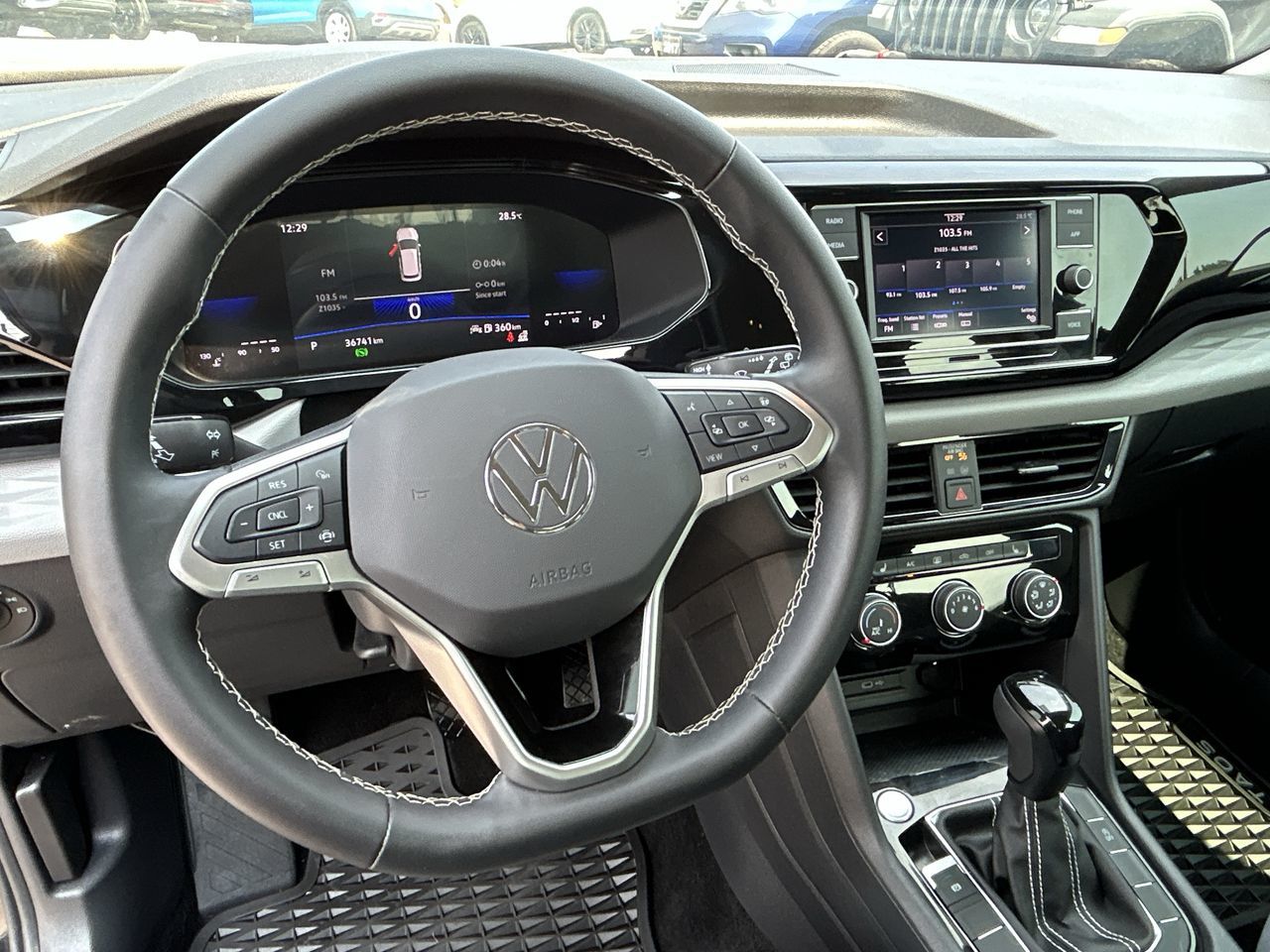 Volkswagen Taos  2023 à Barrie, Ontario