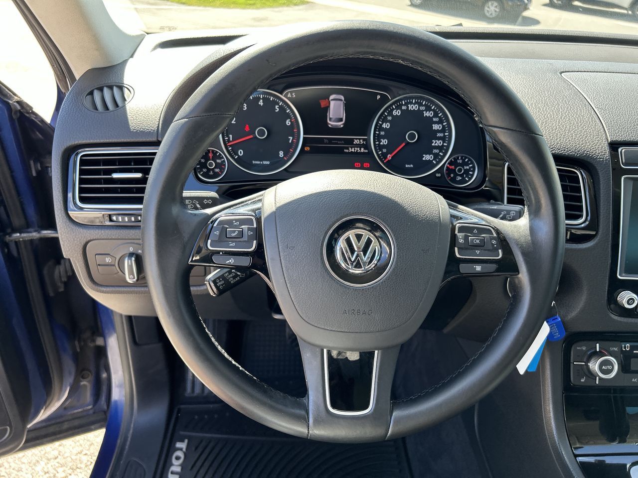 2016 Volkswagen Touareg in Barrie, Ontario