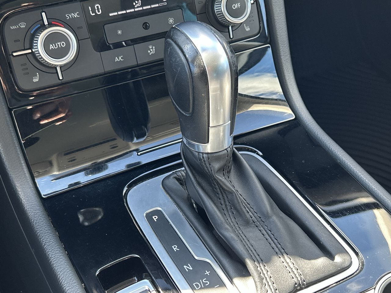 2016 Volkswagen Touareg in Barrie, Ontario