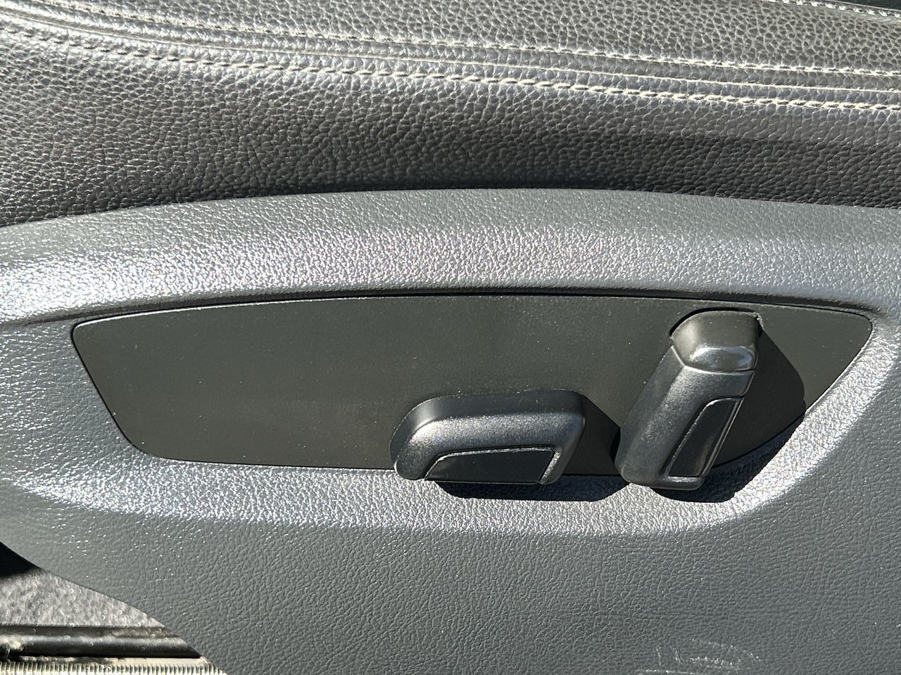 2016 Volkswagen Touareg in Barrie, Ontario