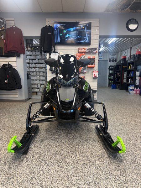 2027 Arctic Cat ZR 9000 Thundercat 137 w/Arctic Cat G8 Display