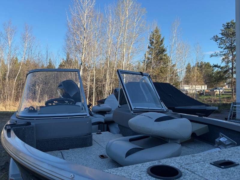Crestliner BATEAU ALUMINIUM SUPER HAWK 1650  2012
