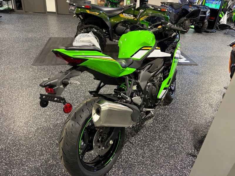 Kawasaki Ninja ZX-4RR KRT  2025
