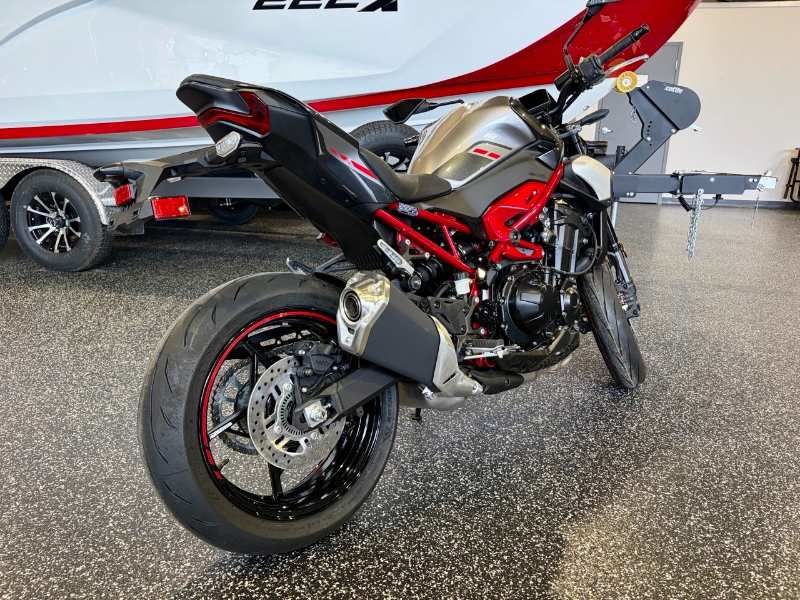 Kawasaki Z900  2025