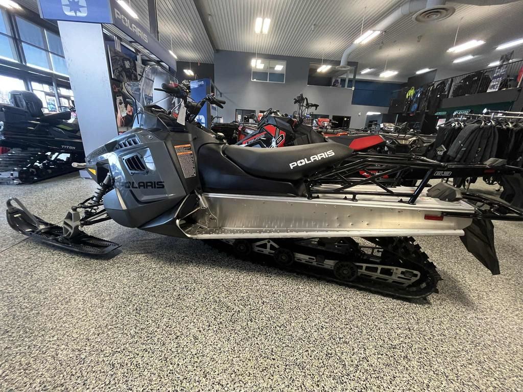 2023 Polaris 550 INDY VOYAGEUR 144 E/S DEMARREUR ELECTRIQUE !