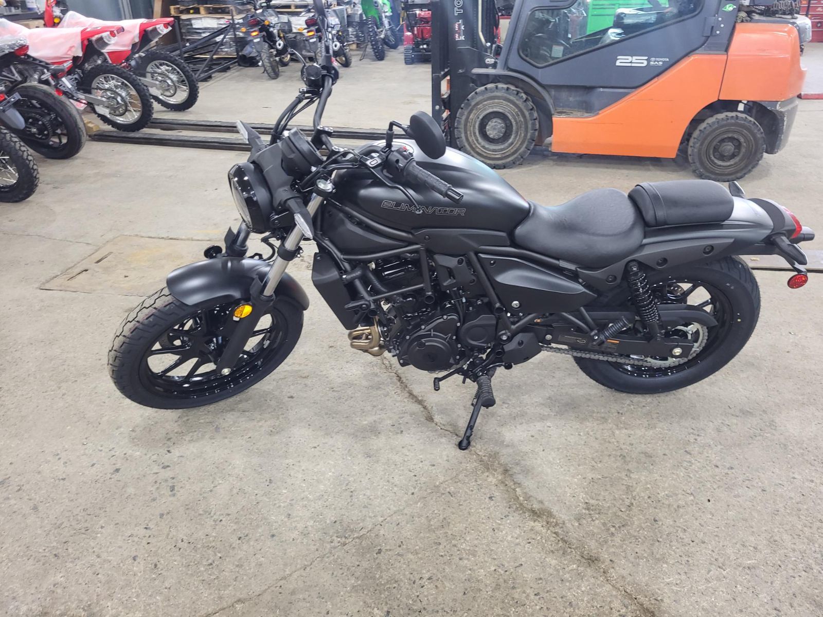Kawasaki ELIMINATOR 450 Cruiser Urbain stylé 2024
