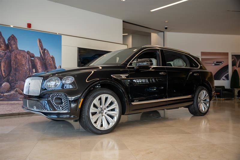 New 2023 Bentley Bentayga EWB Azure for Sale 422343.3 Bentley Montréal