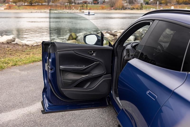 2023 Aston Martin DBX707